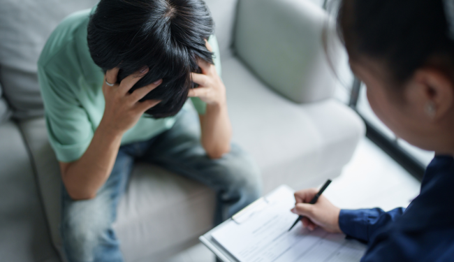 Duševní zdraví není problém jen mladých. Vyhoření zažilo téměř 7 z 10 Čechů, ukazuje průzkum STADA Health Report 2025